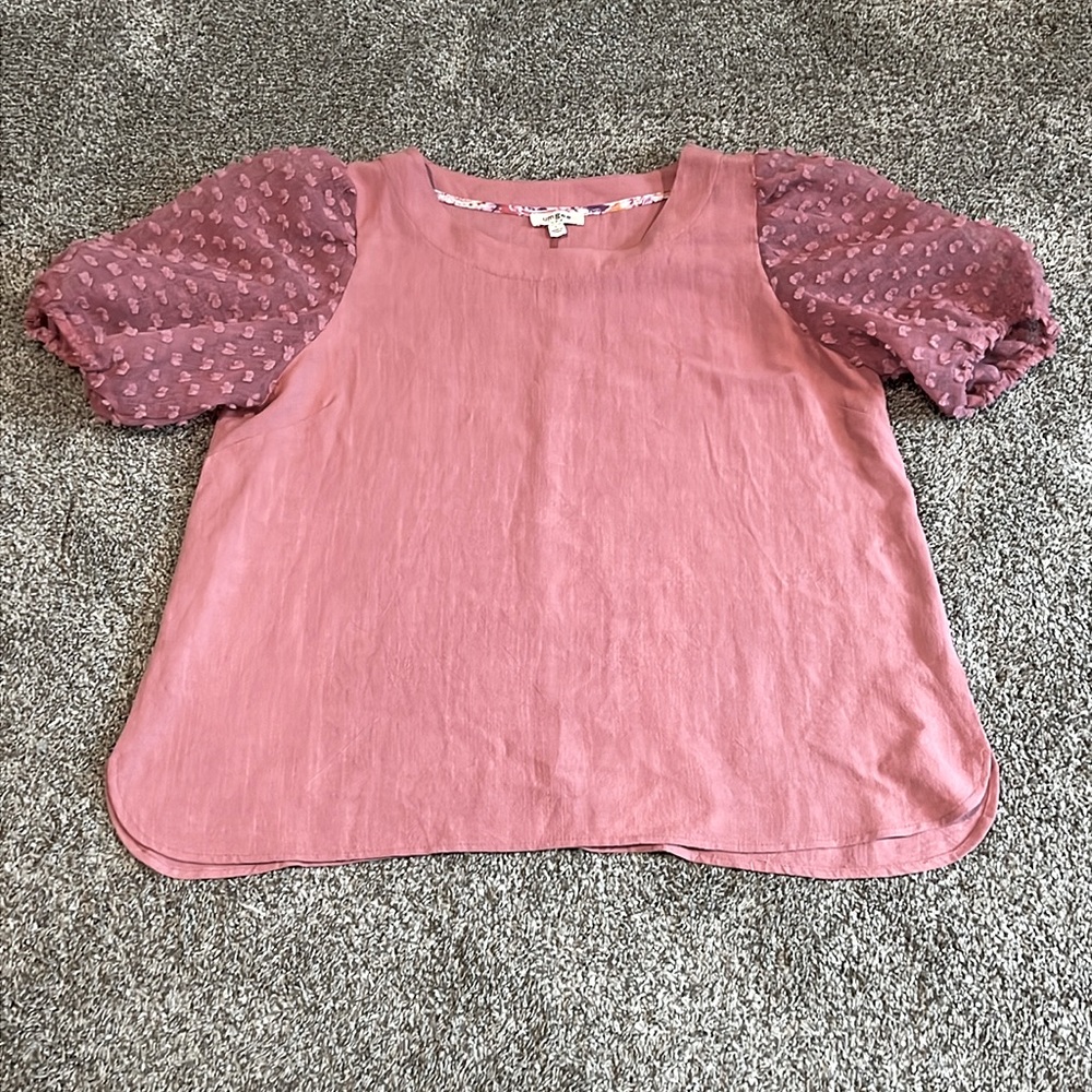 Umgee boutique top.  Pink.  Bubble lace sleeves.